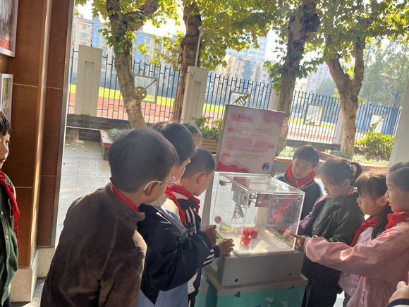 探索科學(xué)奧秘 點燃智慧之光 ——科普大篷車走進南京市南昌路小學(xué)