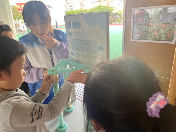 探索科學(xué)奧秘 點燃智慧之光 ——科普大篷車走進南京市南昌路小學(xué)