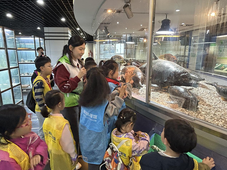 公益活動——小科游學(xué)記走進(jìn)南師大珍稀動植物標(biāo)本館：探索自然奧秘之旅