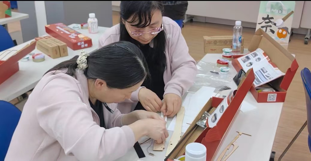 南京市第三十屆中小學(xué)師生科技創(chuàng)新大賽系列活動之科學(xué)教育交流分享會曁2024年秦淮區(qū)科技輔導(dǎo)員技能培訓(xùn)成功舉辦