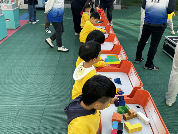 科普零距離 點(diǎn)亮科學(xué)夢(mèng) ——科普大篷車11月活動(dòng)回顧