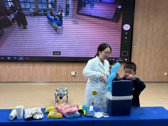 科學實驗秀點燃探索熱情，課后服務(wù)助力落實“雙減”