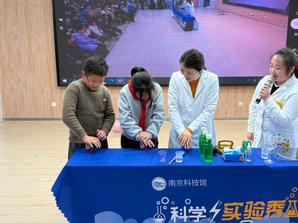 科學實驗秀點燃探索熱情，課后服務(wù)助力落實“雙減”