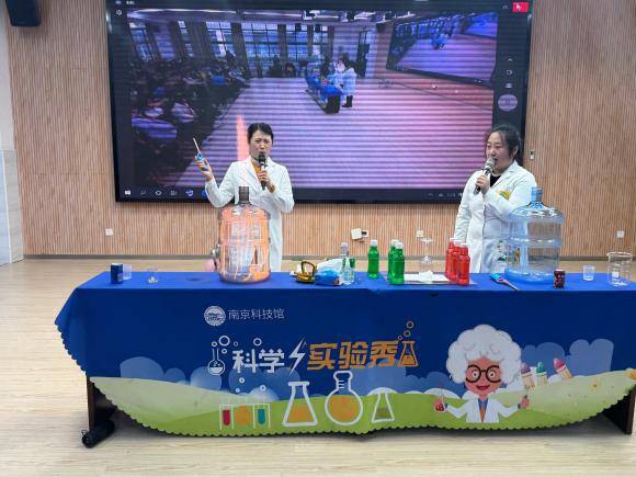 科學實驗秀點燃探索熱情，課后服務(wù)助力落實“雙減”