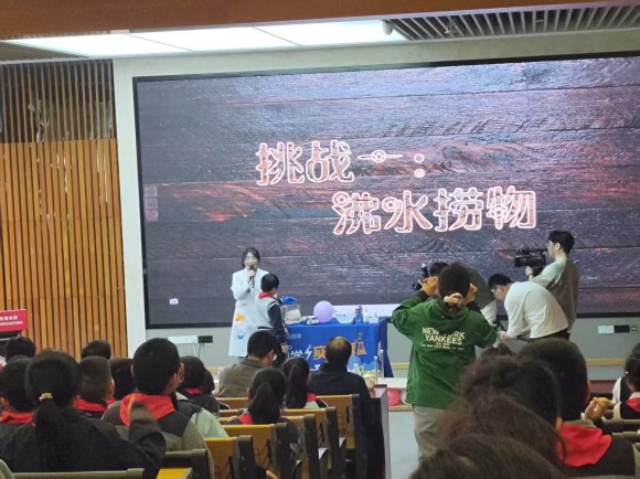 科學實驗秀點燃探索熱情，課后服務(wù)助力落實“雙減”