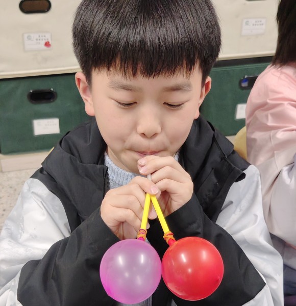 科學實驗秀點燃探索熱情，課后服務(wù)助力落實“雙減”