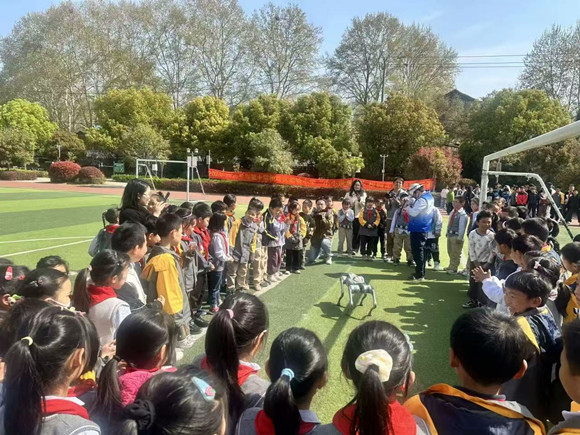 科普零距離 點(diǎn)亮科學(xué)夢(mèng) ——科普大篷車4月活動(dòng)回顧