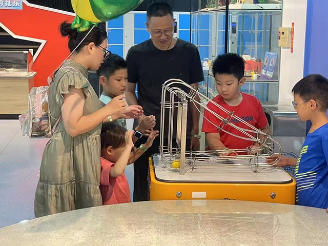 南京科技館建館20年來(lái)首開“夜場(chǎng)”