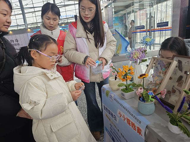 趣味科普燃動冬日 南京科技館親子沉浸式玩轉(zhuǎn)科學(xué)