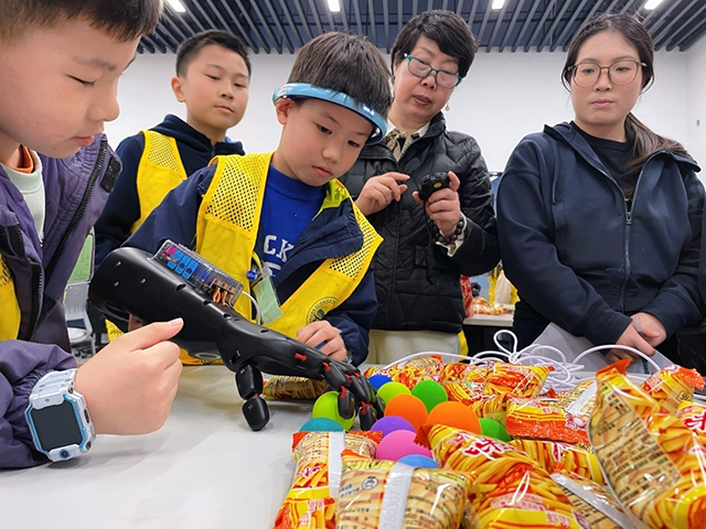 人氣爆棚！首日 1.3 萬(wàn)人次打卡南京科技館 解鎖春假 “科技遛娃” 新方式