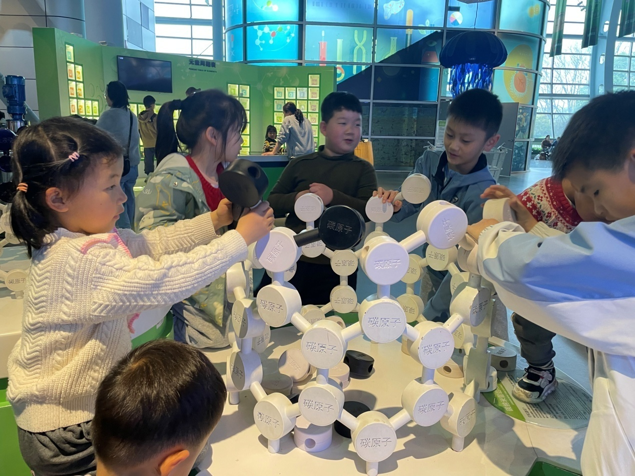 創(chuàng)客流新高！南京科技館“春假+清明”科普熱力拉滿